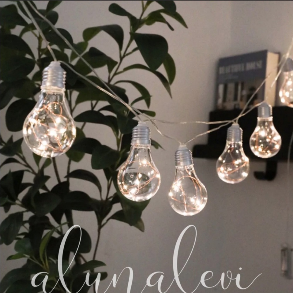Old Fashioned Light Bulb String
